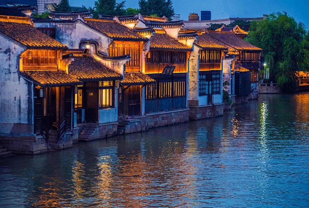 【年轻人没钱，中年人没时间，老年人没健康，每个时代都有自己最缺的东西】
    