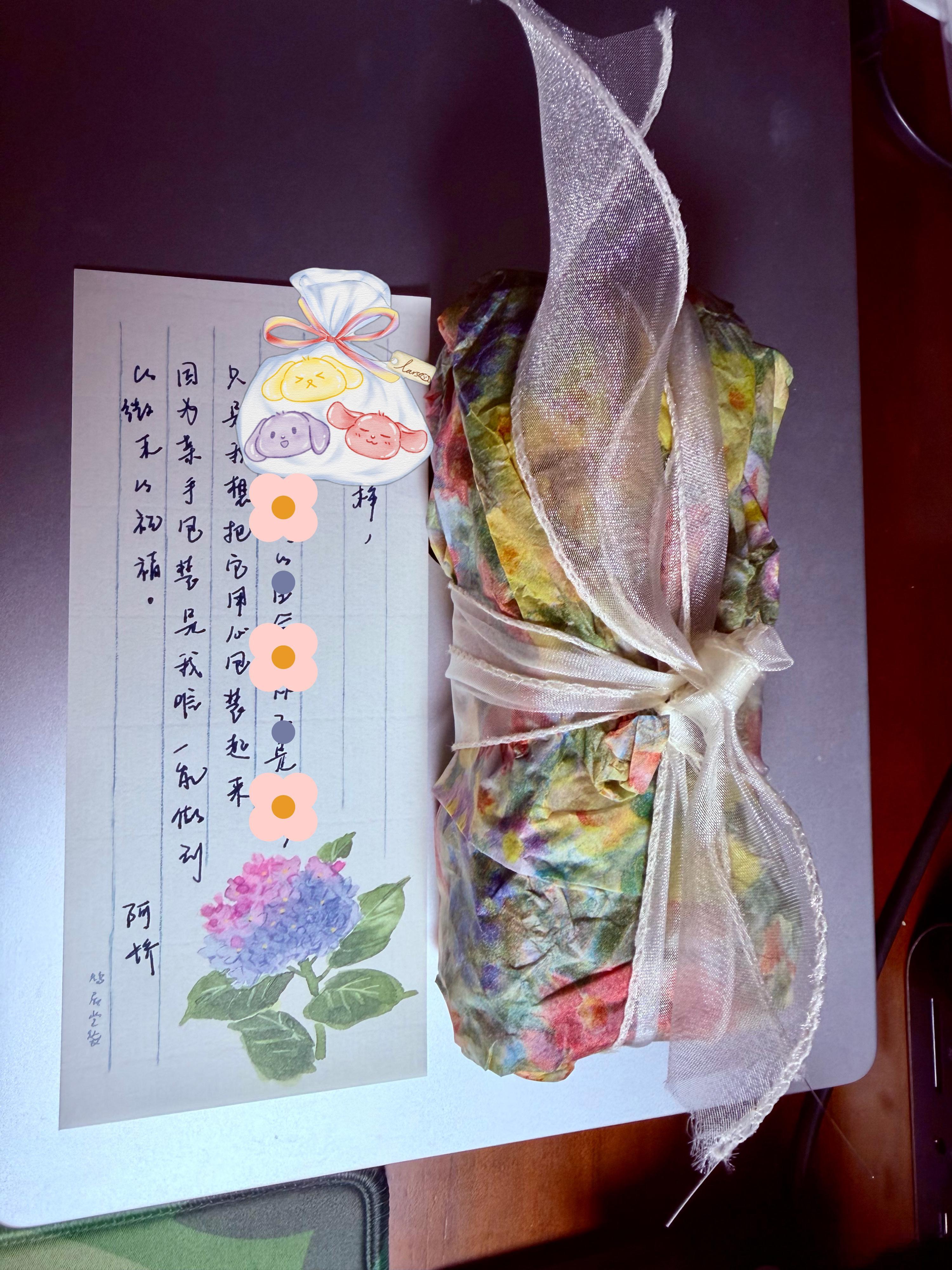最近在练习包装纸包礼物和写便签