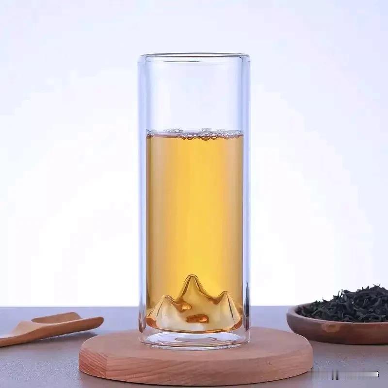 世界上最没用的两件事，一件是生气，另一件是……

生气与抱怨，这两种情绪，常常使