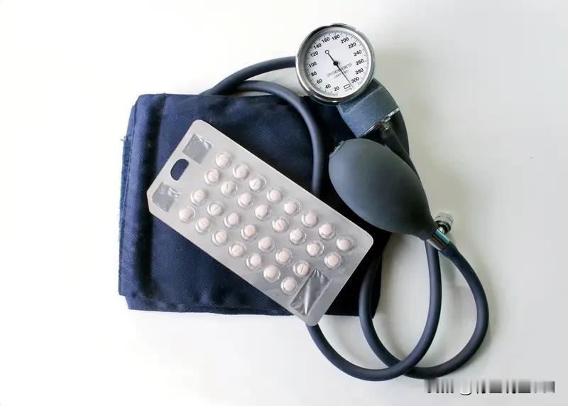 高血压别瞎调！4种证型对应4个方案，看舌象对症状就懂，大白话唠明白
 
高血压调