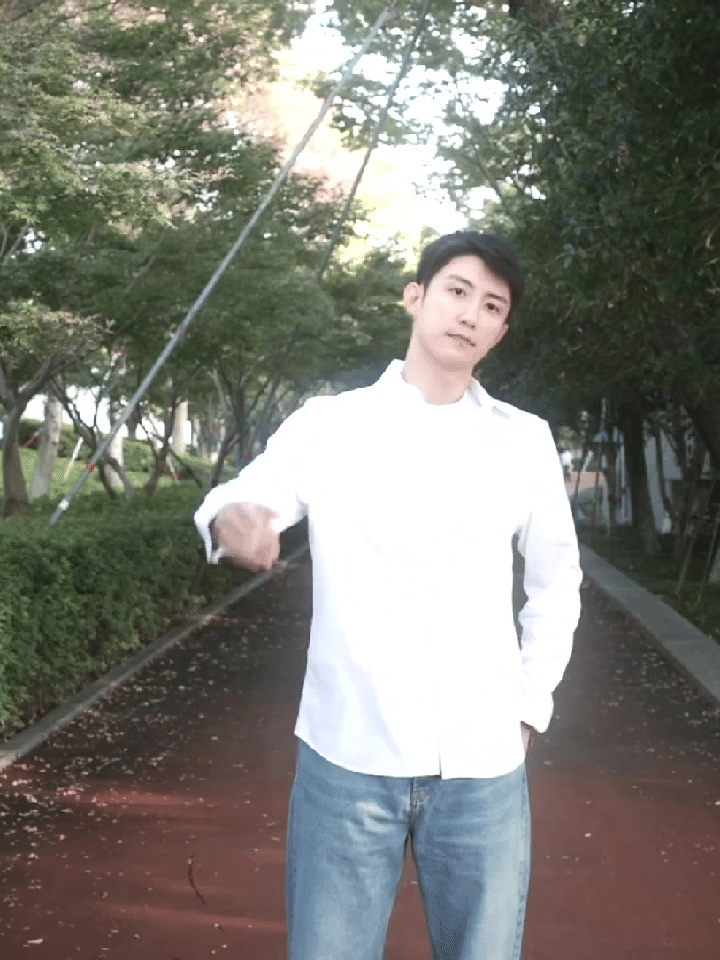 黄景瑜官宣主演《赢风》，卢云翔前行当如劲风，无畏无阻！已经准备好和卢云翔见面啦