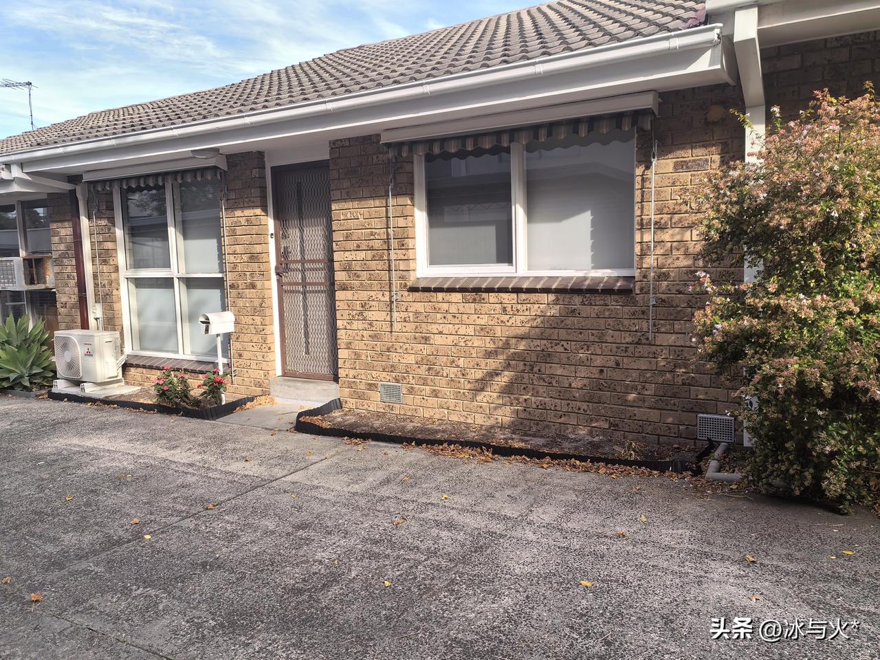 小孩搬离老家已有四个月。今日外出，顺路来瞧瞧租客是否对房子原样有所改动。一看之下