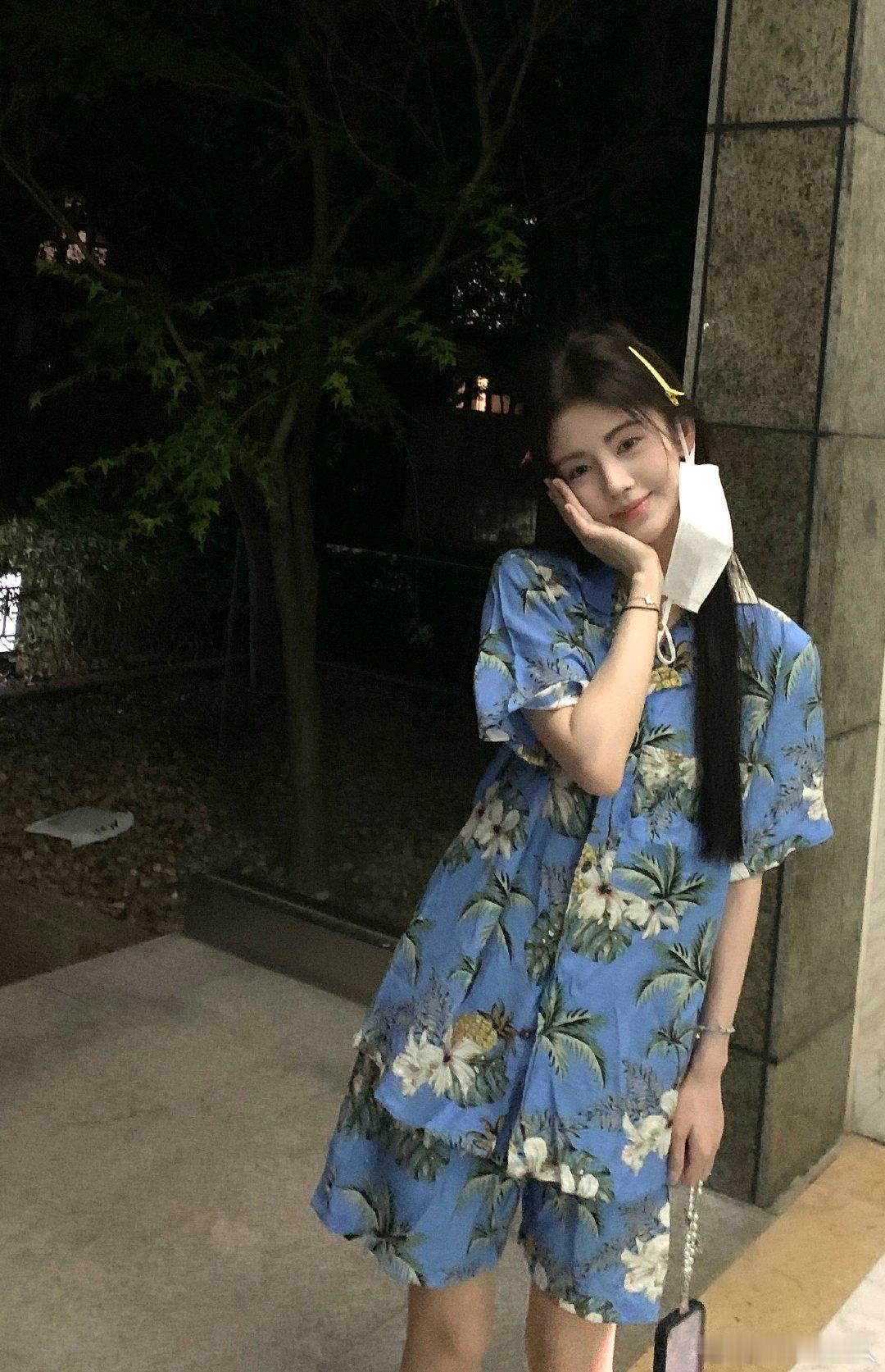 #鞠婧祎蓝色海滩度假风套装# 啊啊啊啊啊啊姐姐好美！满满的青春活力！[送花花]你