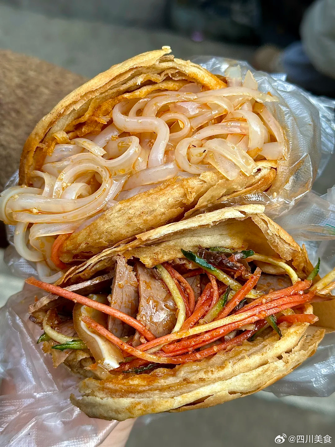 啊！这个时候好想来一个南充凉粉锅盔，而且一定是要现烤出来的那种~川川逛吃日常