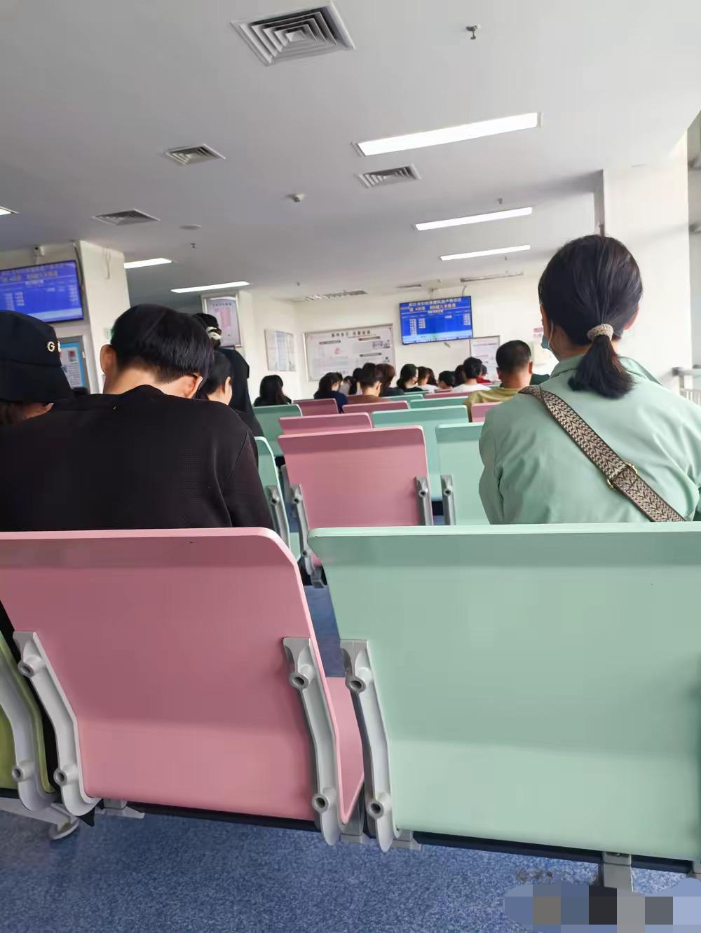 我被坑了！
今天早上去医院产检，去到那，医生就让我做羊水穿刺，说我是高龄产妇，做