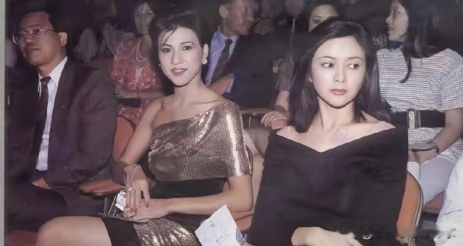 关之琳年轻的时候是瓜子脸，脸好圆润，面部表情舒展自然，高挑纤瘦，身材比例优越，一
