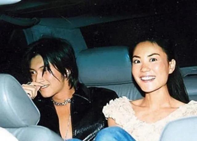 1998年，王菲和闺蜜那英一起回到北京，想给老公窦唯一个惊喜，结果遭遇当头一棒，