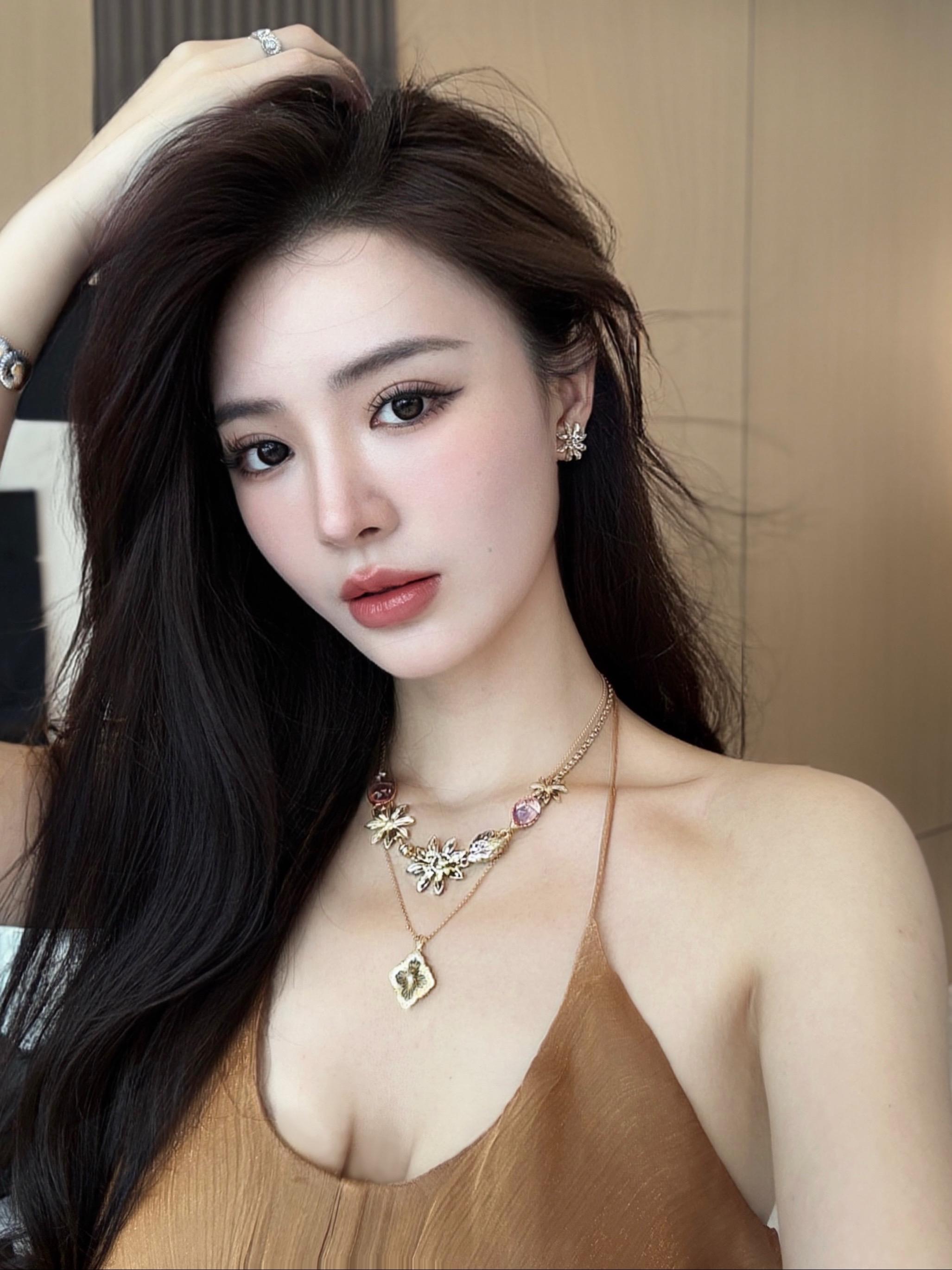 看着我的眼睛👀。慢慢发现 情绪稳定 才是爱一个人最重要的内核 饰品分...