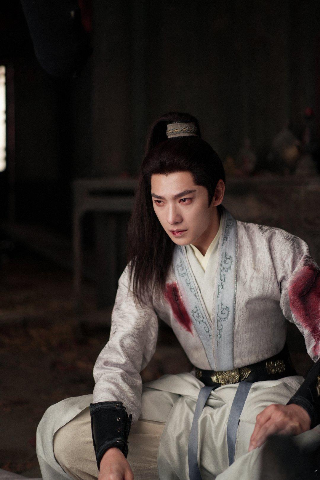 杨洋展昭5月角色热度月冠恭喜杨洋呀，他演的展昭也太出圈了吧，文武戏都拿捏得恰到好