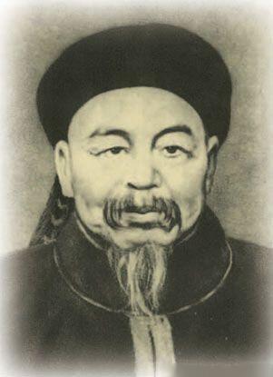 同治三年，天京陷落，曾国藩奏报幼天王洪天贵福已死，左宗棠却密折直指其逃亡江西。两