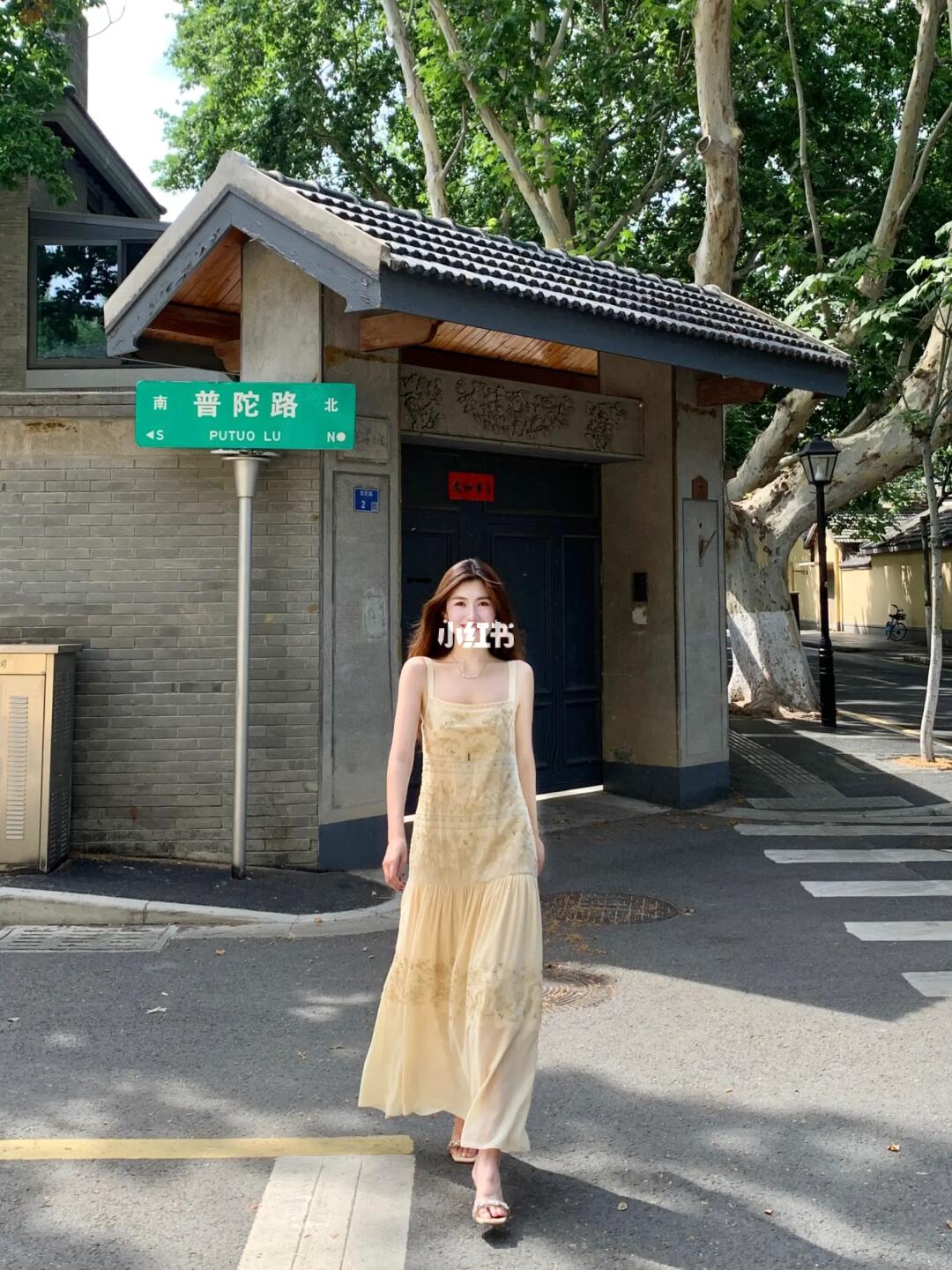 斥巨资买了件新中式连衣裙……