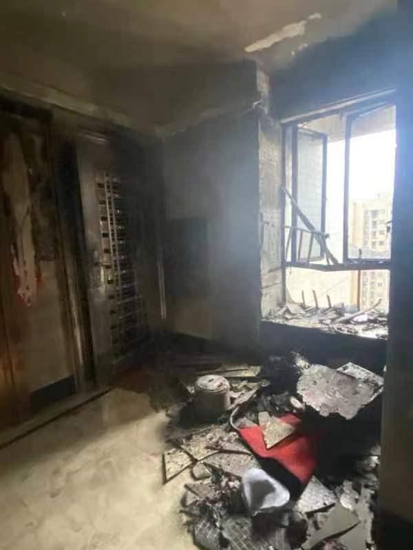 邻里之间还是应该多一点理解，少一点对他人错误进行上纲上线。

昨天有个老人在楼道