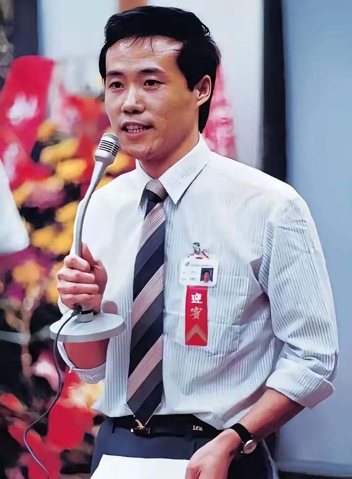 在房地产鼎盛时期王石是何等的风光啊，只是这退休后有点把持不住了啊，这老了老了也是