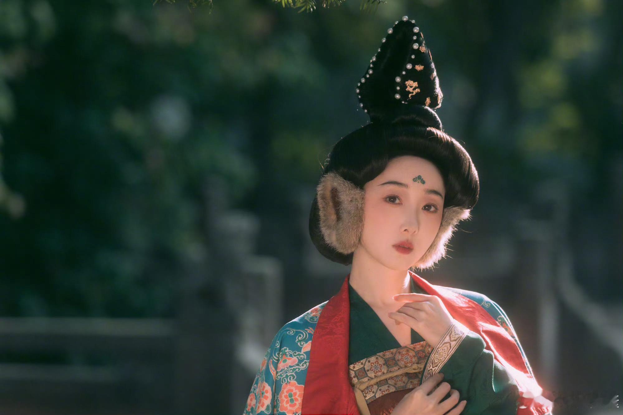 蒋梦婕成年版林黛玉 谁看到这副装扮不恍惚一下，完全梦回林黛玉，甚至看到了成年版林