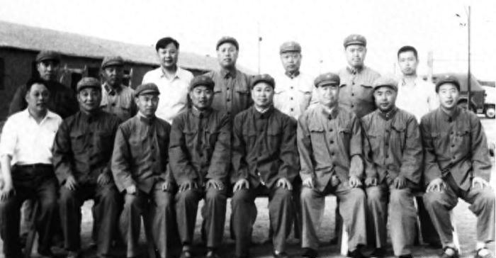 1979年他奔赴对越作战突遭脑溢血，坚决锻炼身体只为能够重返前线！
1979年1