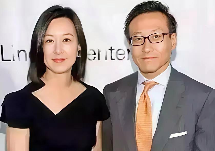 阿里巴巴集团主席蔡崇信与妻子离婚了！
蔡崇信1964年出生，62岁，3个孩子已成