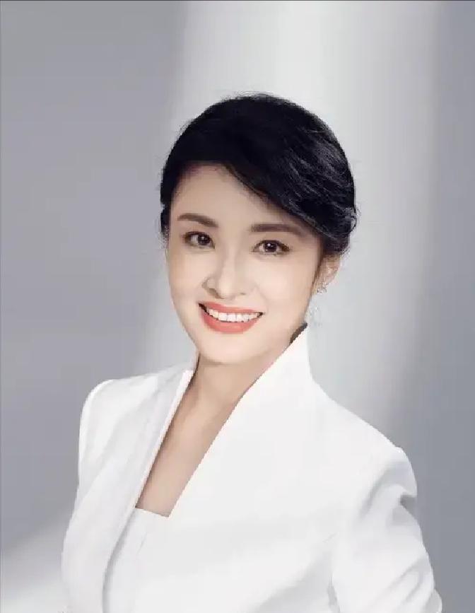 唐国强、周涛入场竖屏剧，无数草根导演的噩梦，却被称为“行业升级”？
明眼人都看得