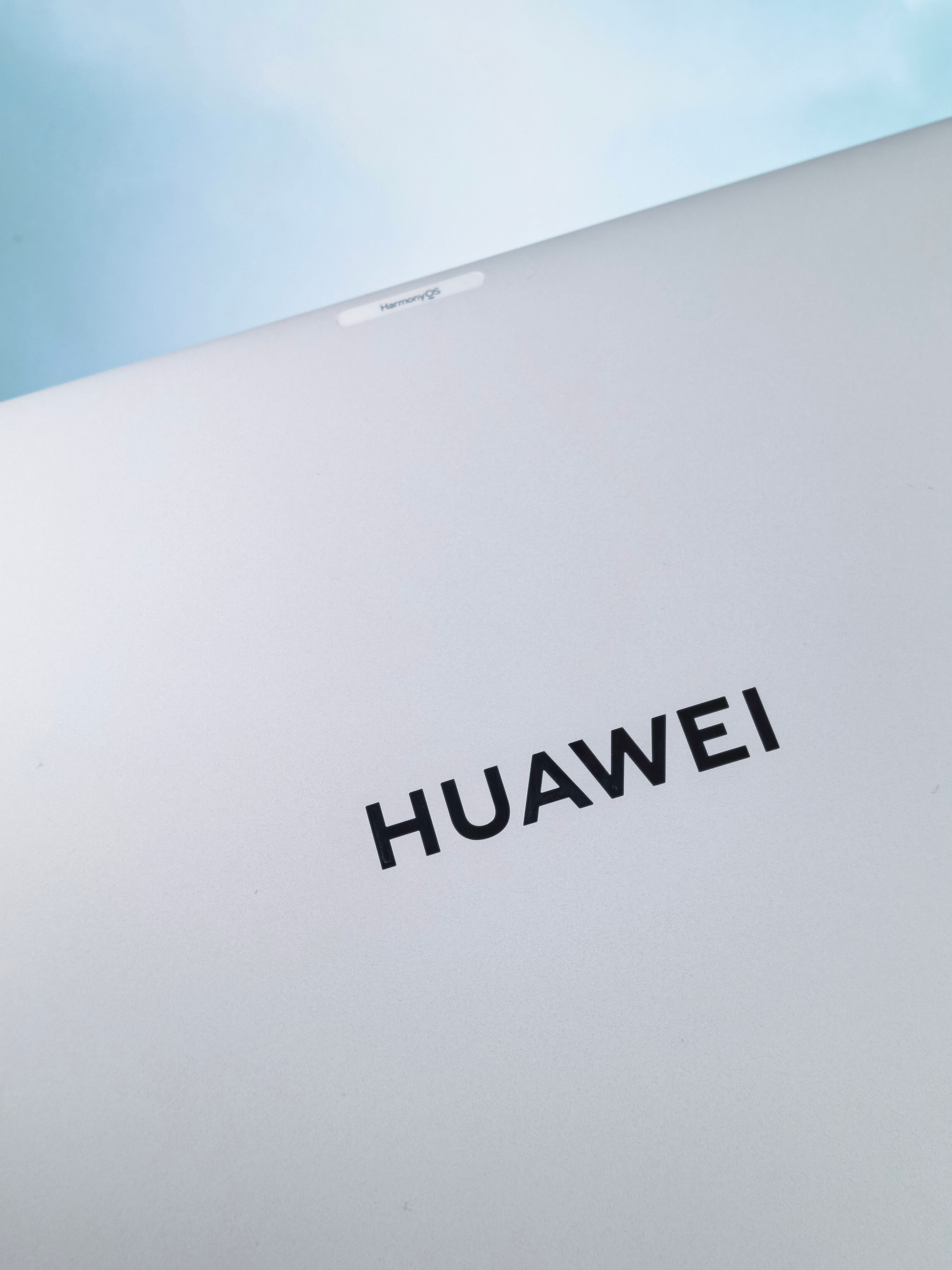 华为MateBook Pro用了有段日子了💻屏幕看着挺舒服，长时间办公眼睛也不