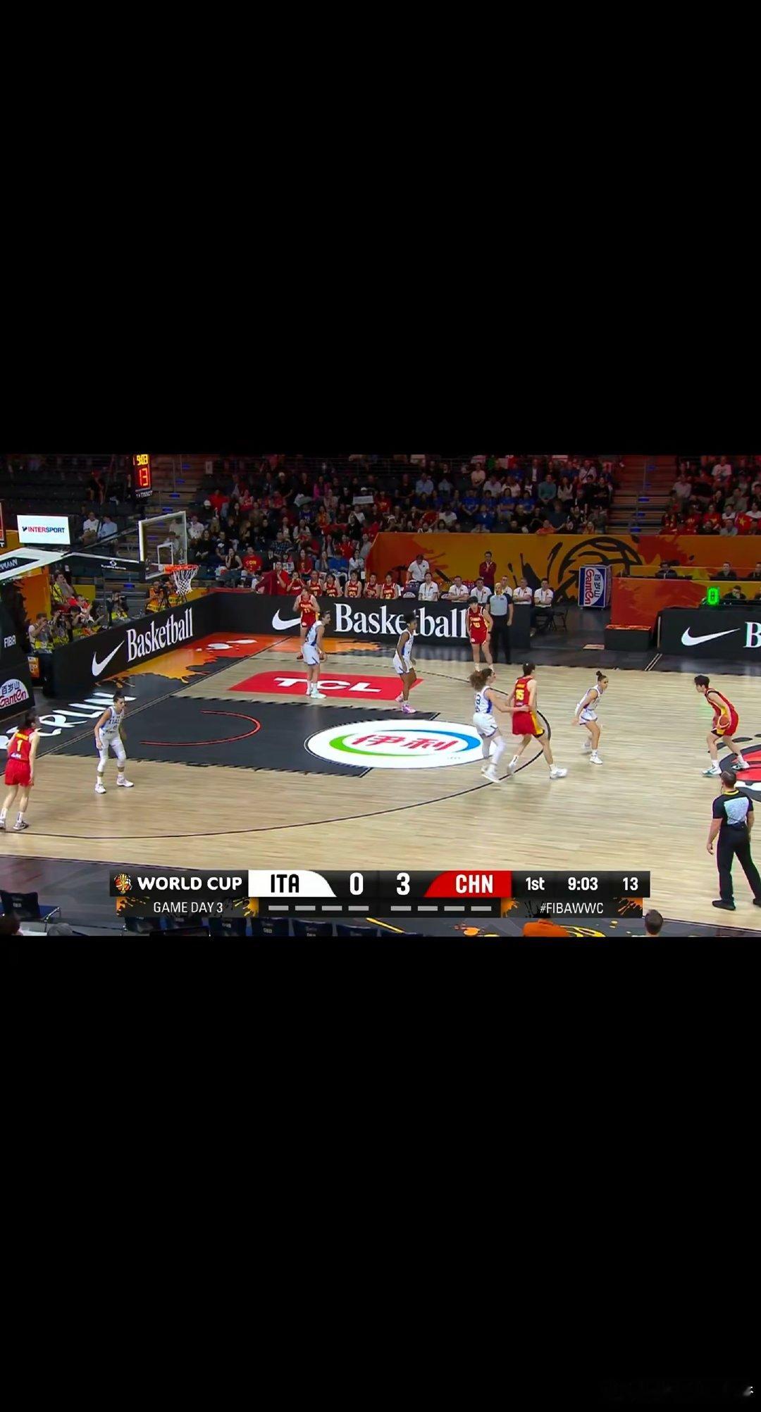 中国女篮71-51大胜意大利女篮，挺进世界杯8强。 中国女篮20分大胜意大利女篮