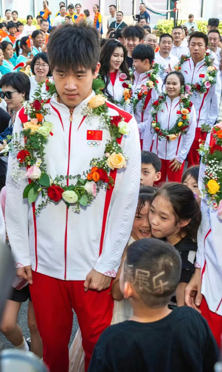 潘展乐继金牌痛房之后，又有了粉丝痛头哈哈哈哈哈哈哈哈哈哈哈哈哈，这才是真“头”号