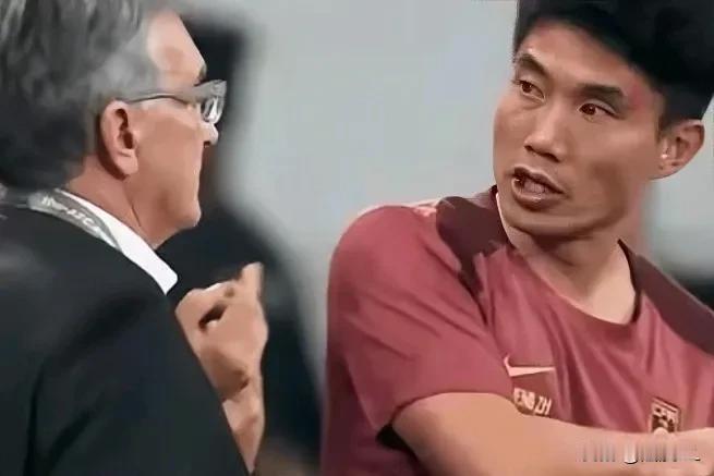 无语了，只能说这锅甩的“真好”！某博主把国足主场未能战胜泰国的根源全部归罪于两个