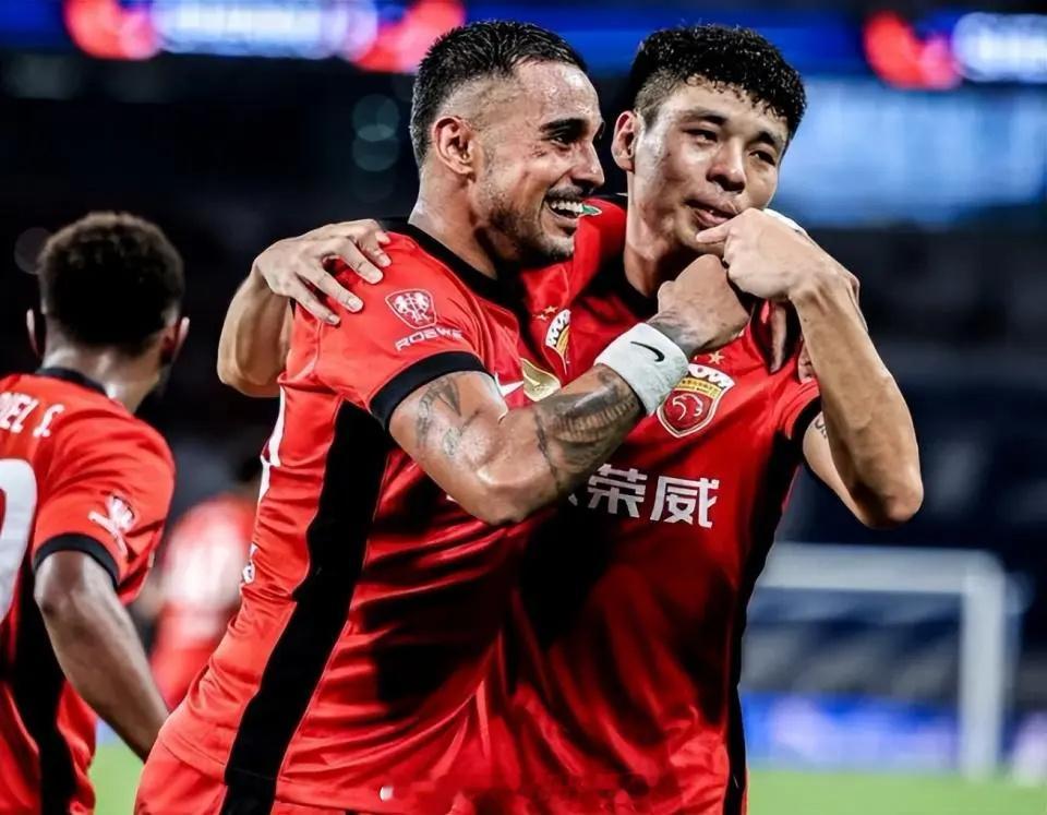 中超大结局：上海海港夺冠，法比奥荣膺金靴，梅州、亚泰降级 11月22日，2025