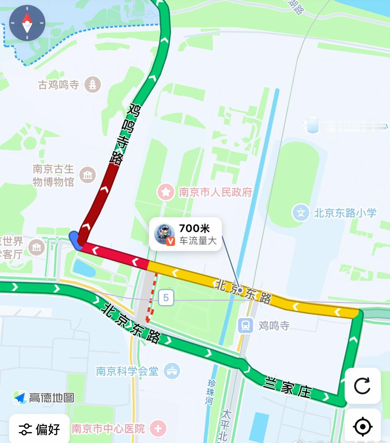 女子在地铁上因他人说到鸡鸣寺急眼啊～这，离谱的争执，后续更让人担忧——鸡鸣寺原本