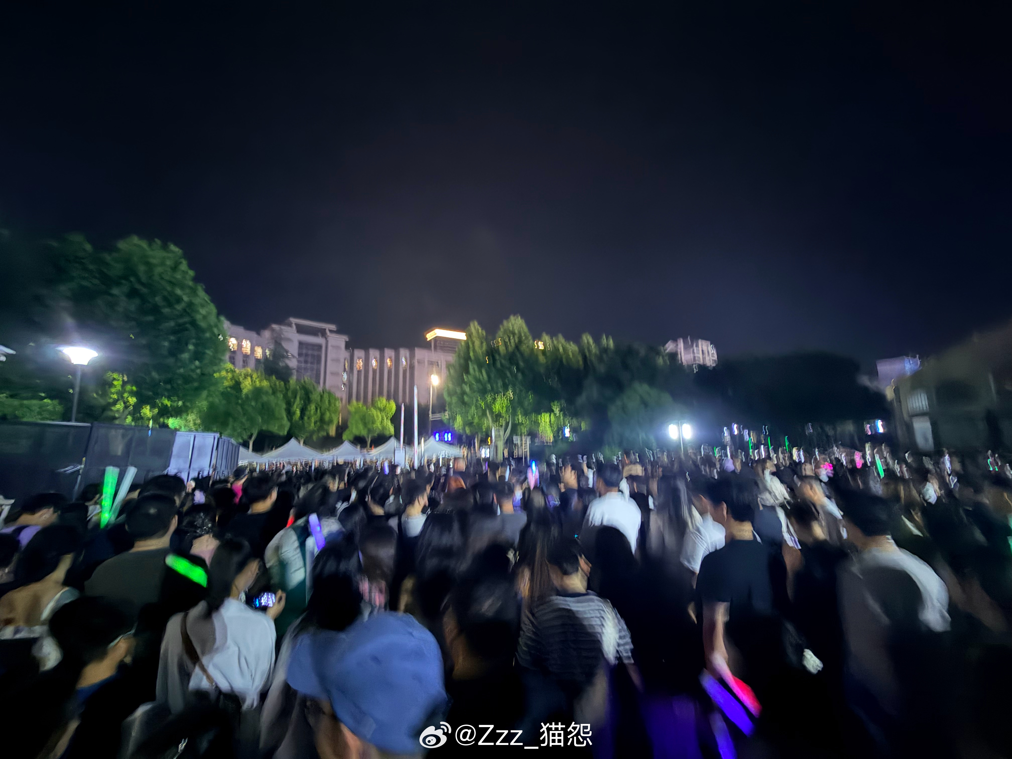 今天看到了好多人 