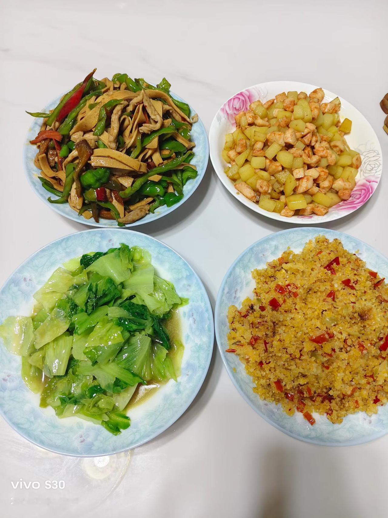 退休金领啦
整几个硬菜
打牙祭咯
唉
今年的退休金
一分钱都没涨
去年这个时候
