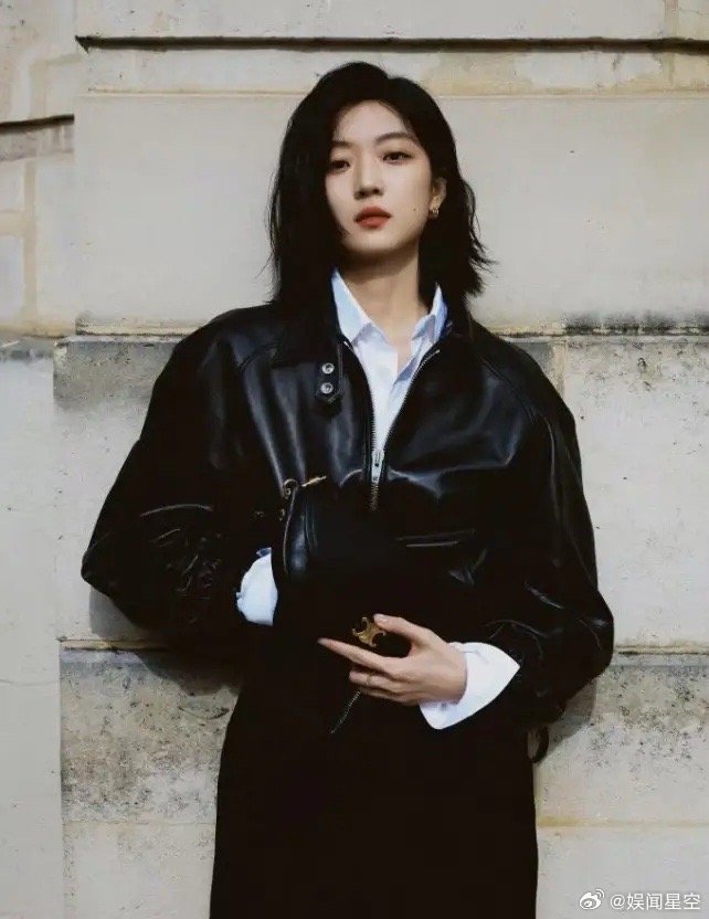 王安宇孙千的巴黎看修生图赢麻了！Celine大秀这次邀请了品牌大使王安宇和孙千巴