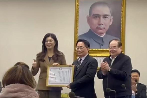 民进党31日判刑蔡正元三年半，国民党7日授勋蔡正元国民党最高荣誉《实践一等奖章》