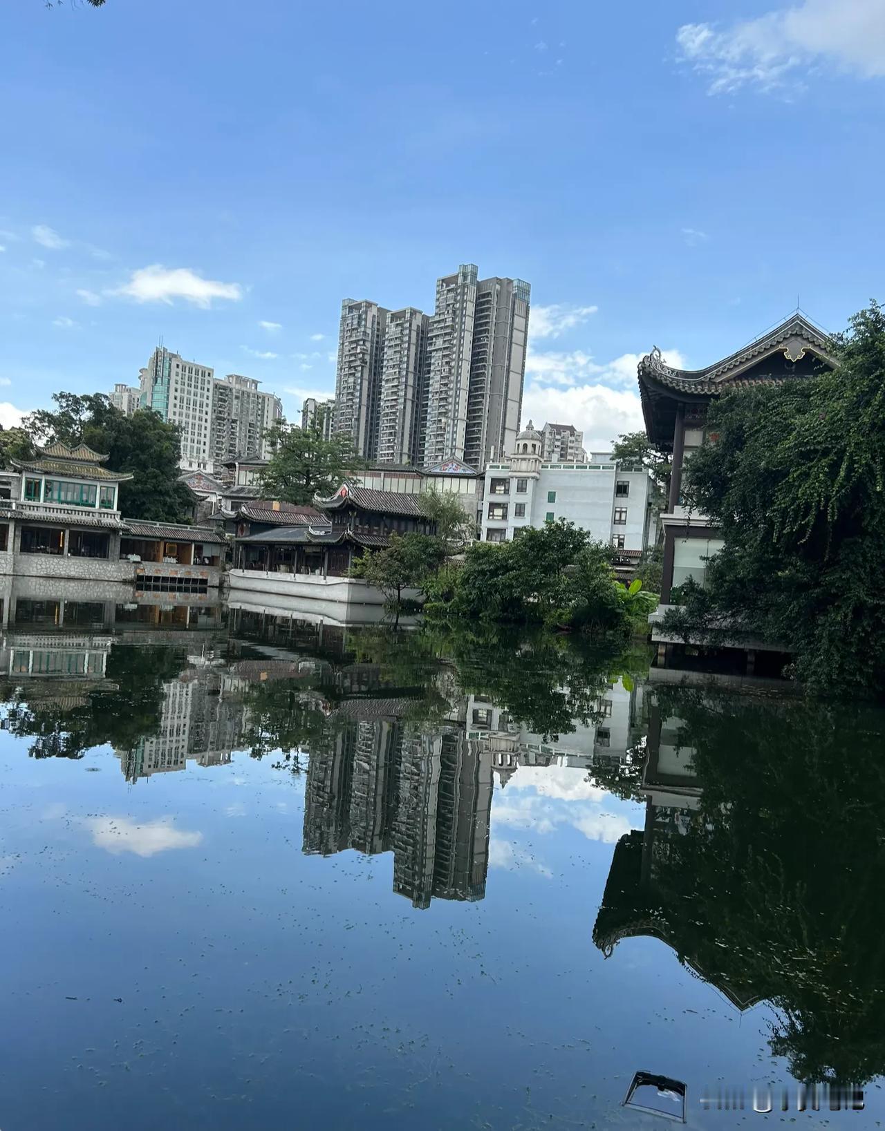 #上联：云淡风轻夜，下联？#
上联：云淡风轻夜，
下联：江河日月明。