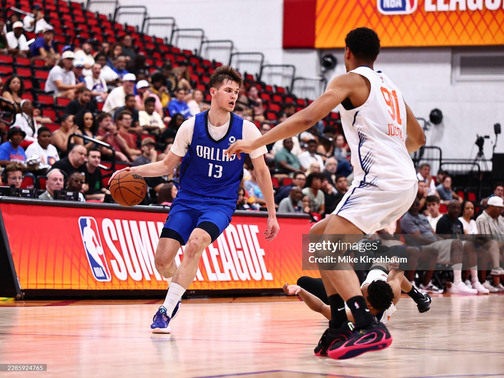 MFFL 据消息人士透露，伊先科将得到一份双向合同。MFFL独行侠交易得到里萨谢