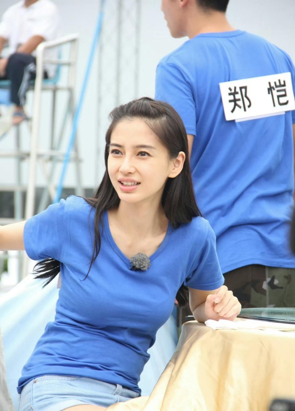 你是我情诗里念念不忘的每一行.𝓨𝓸𝓾 𝓪𝓻𝓮 𝓮𝓿𝓮𝓻𝔂 