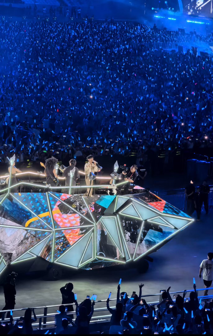 周传雄演唱会配置周传雄老辈子舞台没轻没重被周传雄贵阳演唱会狠狠震撼！顶配舞台诚意