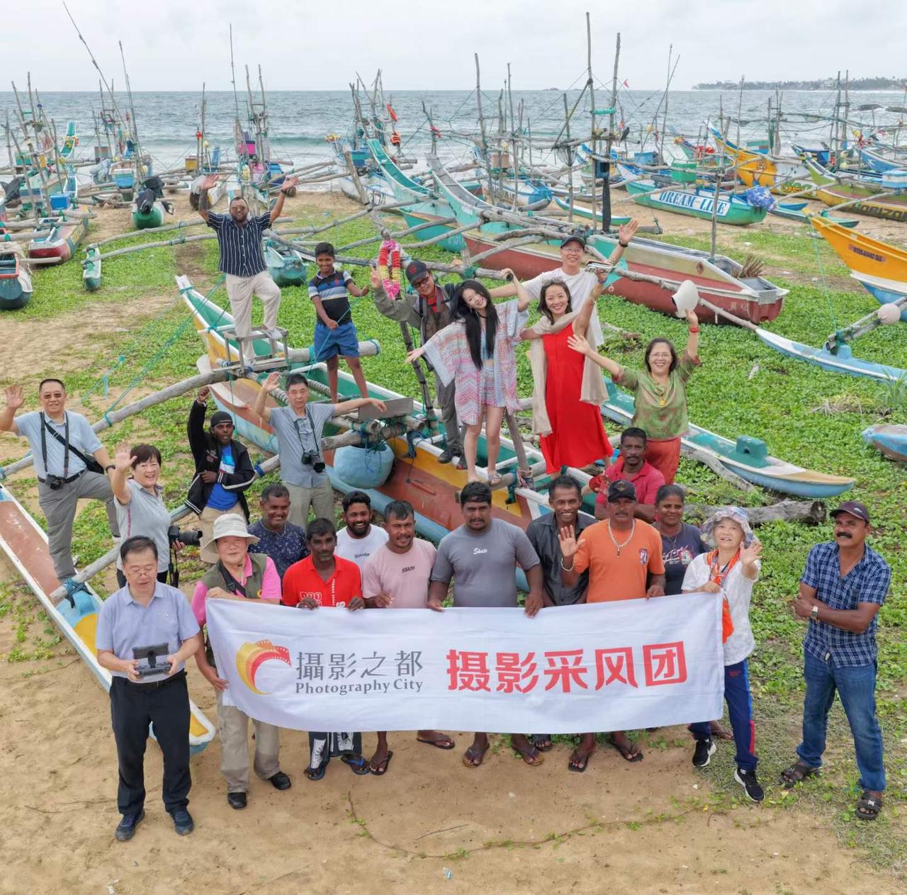 影之都斯里兰卡佛牙节采风加勒渔港。
图文：成都市摄影艺术家协会 曹铁
秋日生活打
