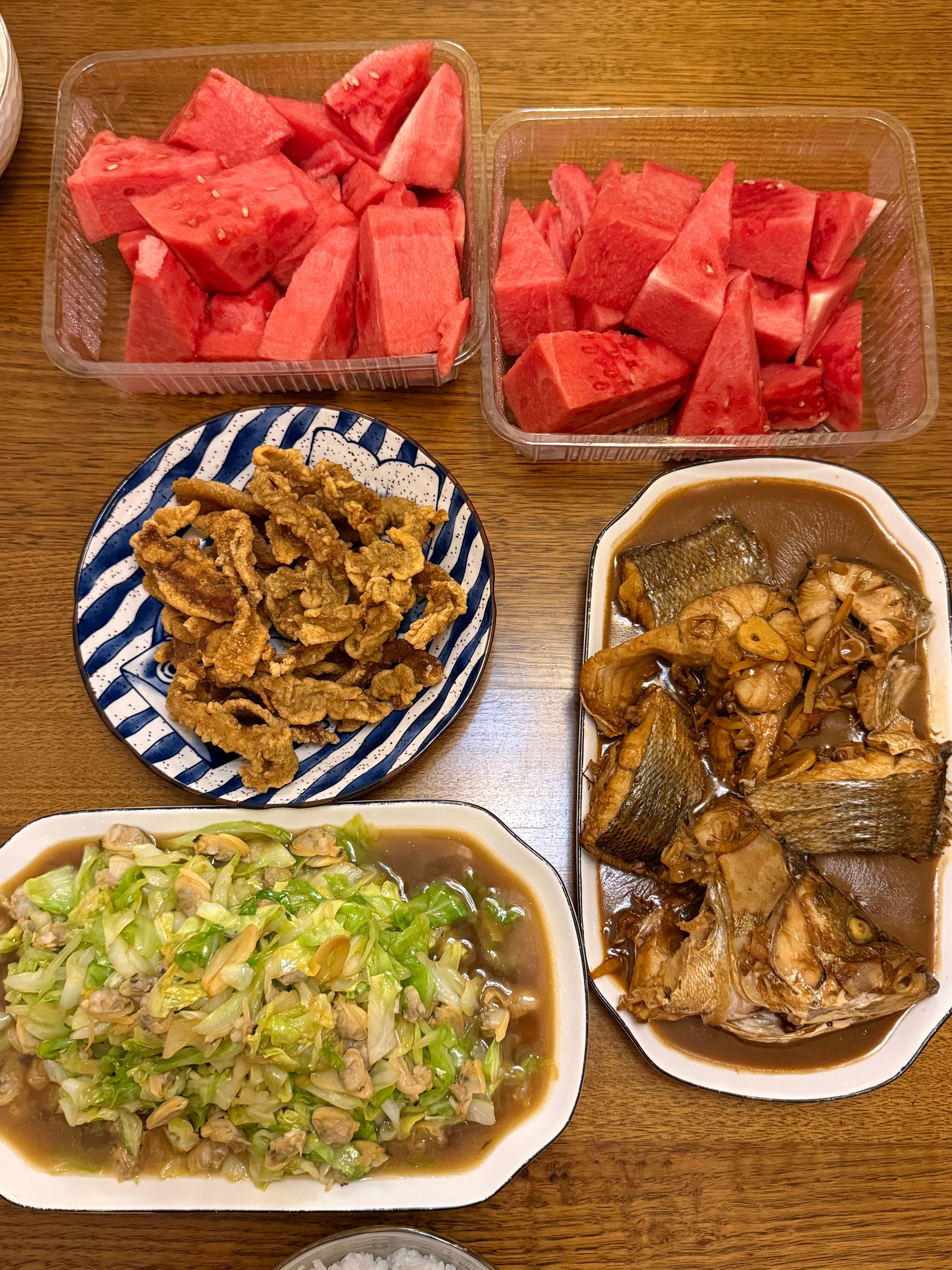朴素的一餐 今晚老酱做了条鲈鱼 