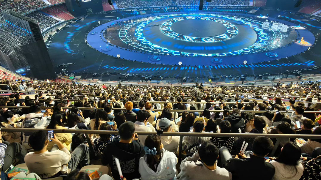 张杰鸟巢上座率不愧是华语live王，张杰鸟巢演唱会这个上座率我给到夯！多我一个人