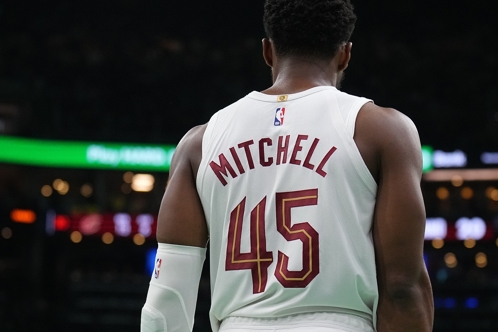 米切尔：身体对抗一直是我们引以为傲的方面 ，但我们没有打出来。 