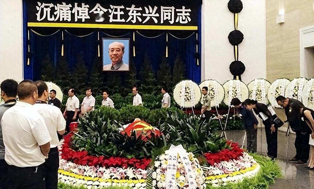 95岁高龄的汪东兴罕见亮相接受采访，坦言当下有很多人只关心金钱的问题！
1949