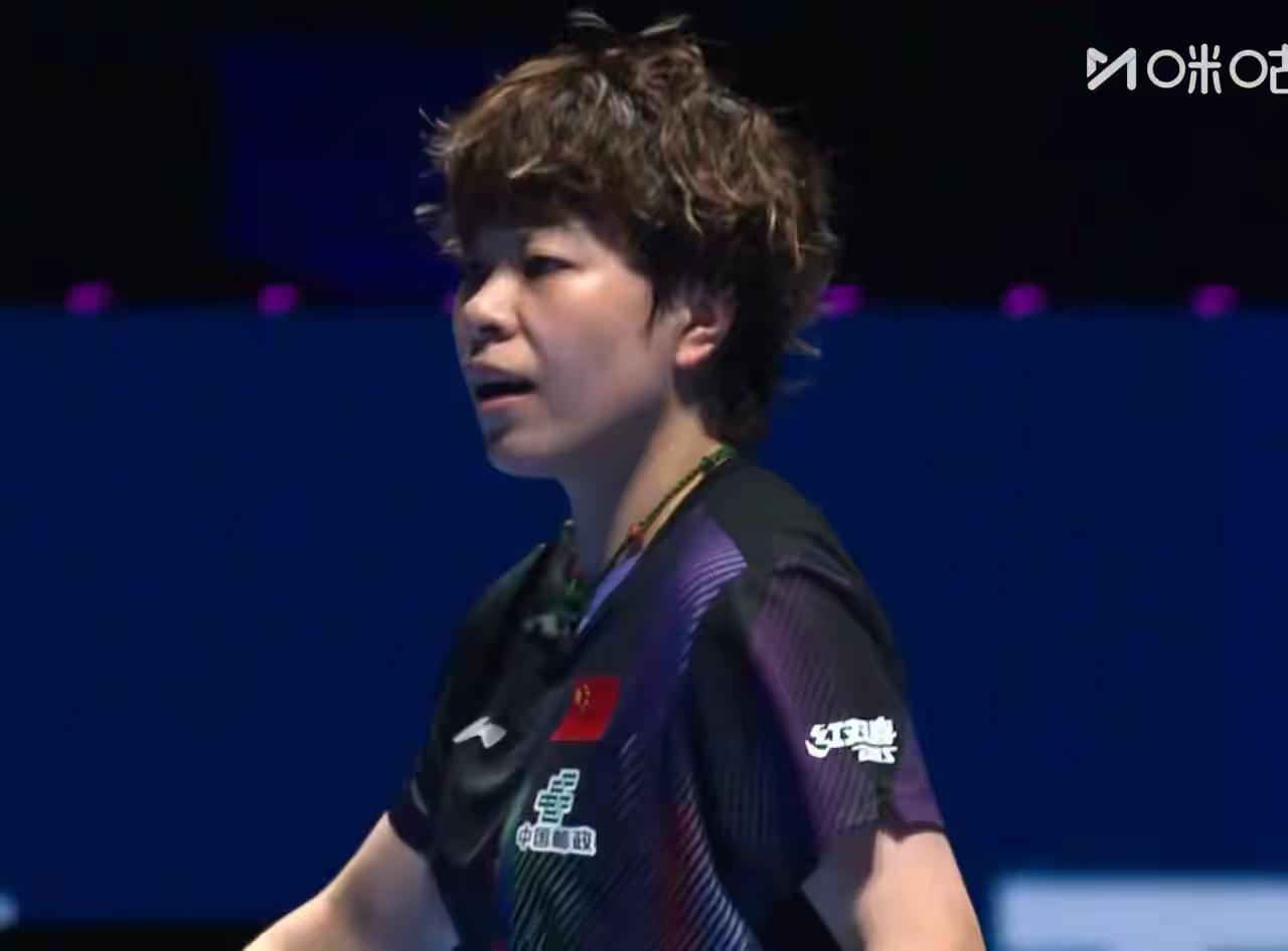 【张本美和发球回抛被罚，挑战失败，随即叫了暂停】这段第三局的关键小高潮非常准：