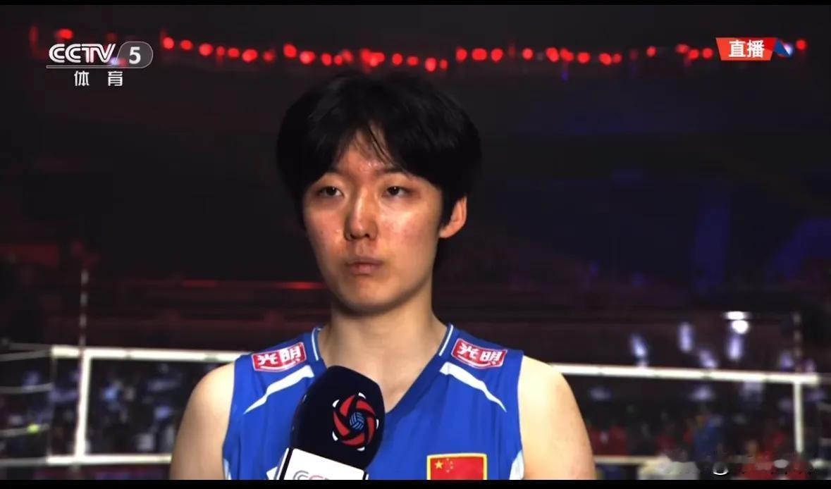 孙鹏耀什么意思？他竟然提问郭中楠与两个二传配合感觉怎么样？

29日晚，中国女排