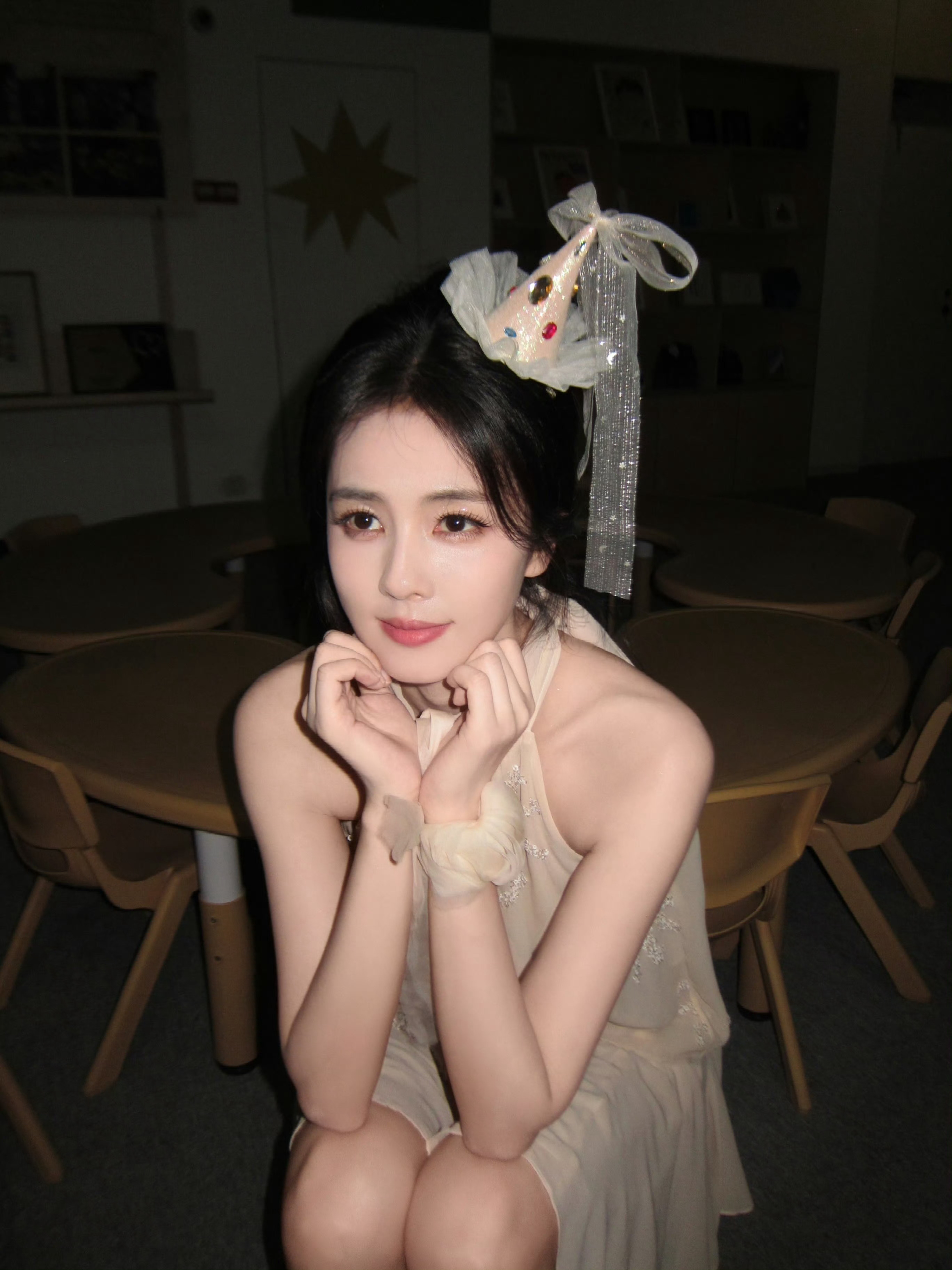 白鹿[超话] [么么哒]白鹿王韵娜 [么么哒]白鹿 褪去年少温柔，淬炼一身铠甲，