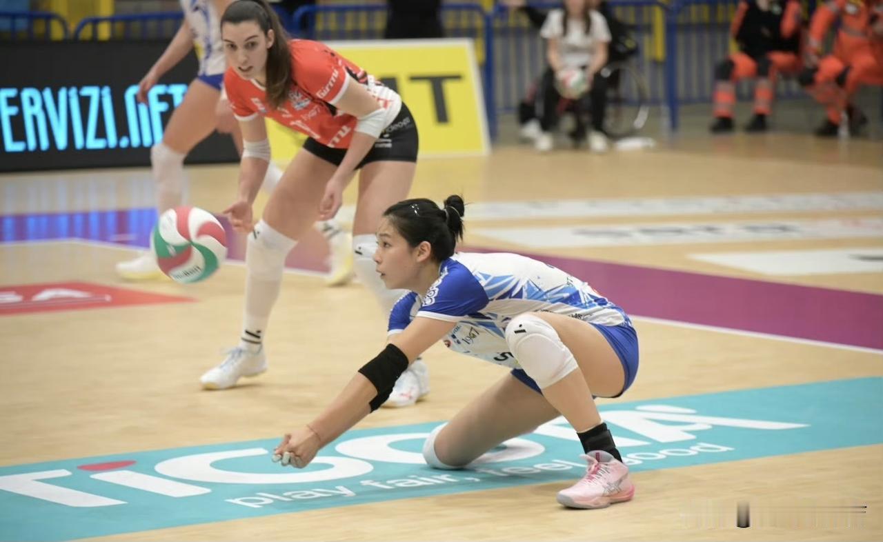 劳模庄宇珊成了圣乔瓦尼俱乐部的保障主攻手，5局大战接了49个一传，仅有1个失误[