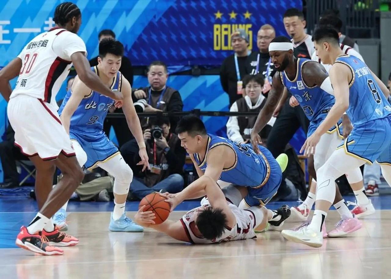 CBA常规赛第一阶段比赛已经结束了，各球队的排名也都全部出炉了。目前，暂列积分榜