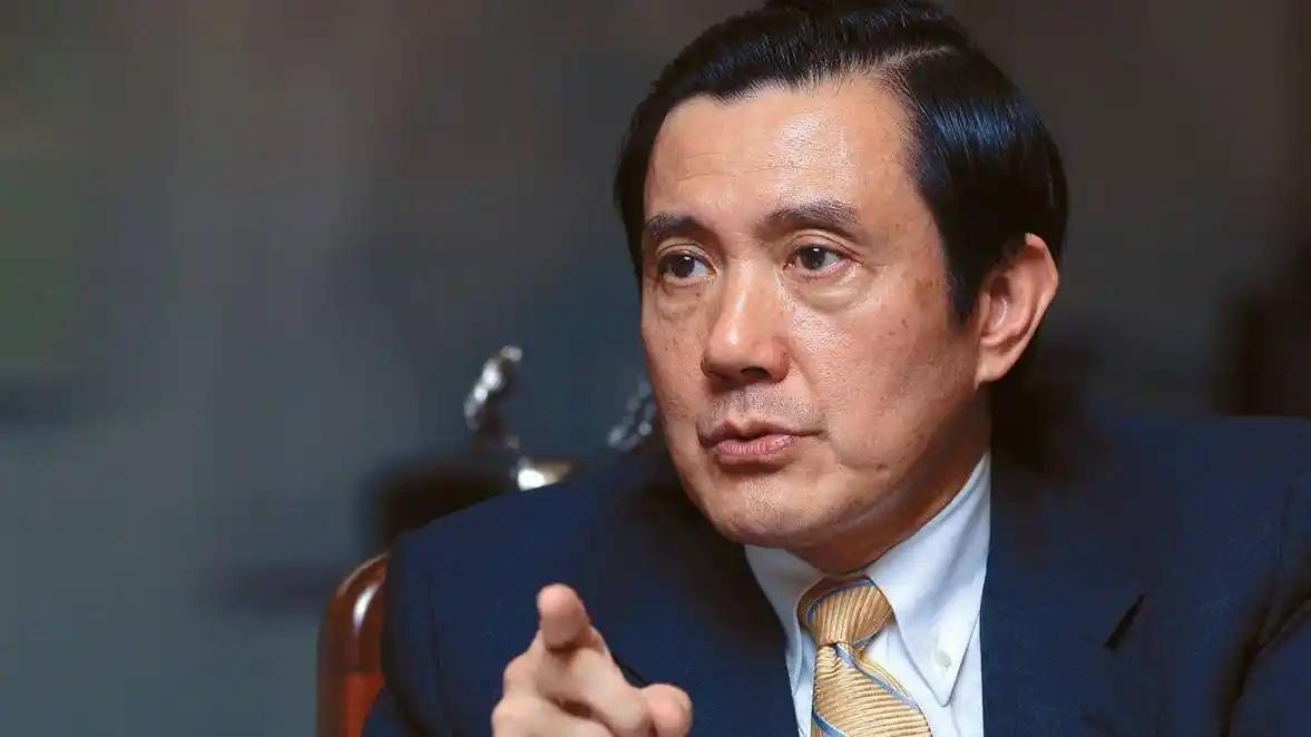 [月亮]马英九：不统、不独、不武的顽固派！前几天，马英九带领代表团在解放军巡航期