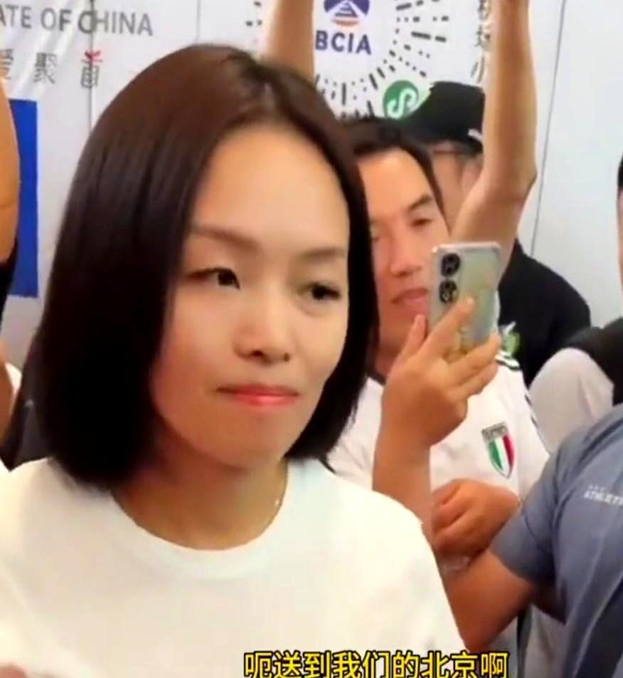 好消息，董路的奖杯送回来了！
温州的老板娘专门坐着飞机跨越千山万水，把那个中国小