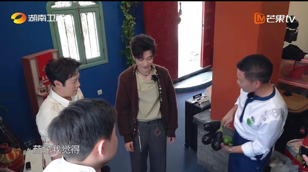 黄晓明像冷宫里发疯的妃子中餐厅名场面 黄晓明在中餐厅的表演太绝了！配合林大厨造 
