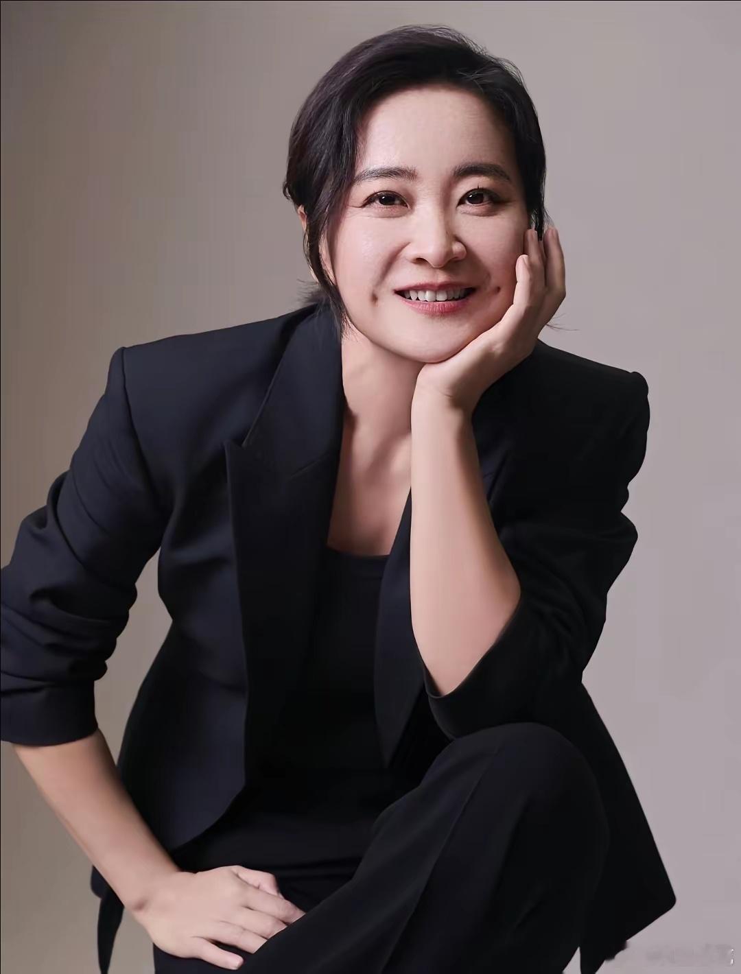 《转念花开》来了，贾玲又出现了，不意外，放在暑期上线不意外，意外的是，胖胖的贾玲