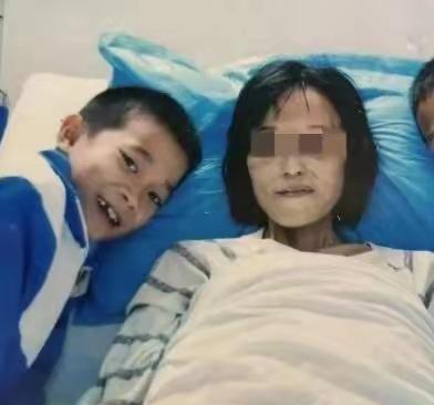 2016年，湖南一单亲妈妈身患癌症，临终前打算将11岁和8岁的儿子托付给亲戚，谁